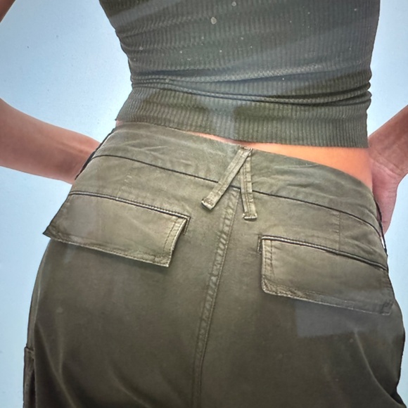 Good American Baggy Cargo Pants - Picture 3 of 4